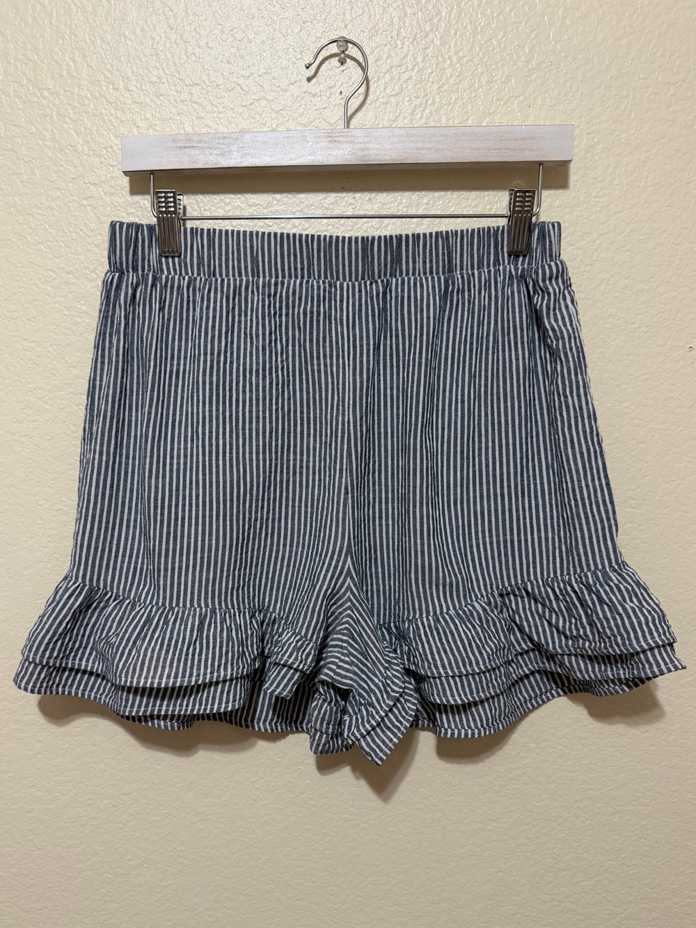 Versona Gray White Striped Ruffle Trim Pull On High Waisted Cotton Shorts Medium
